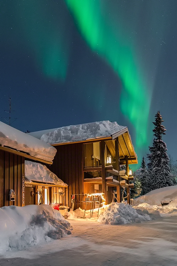 Lodge with auroras